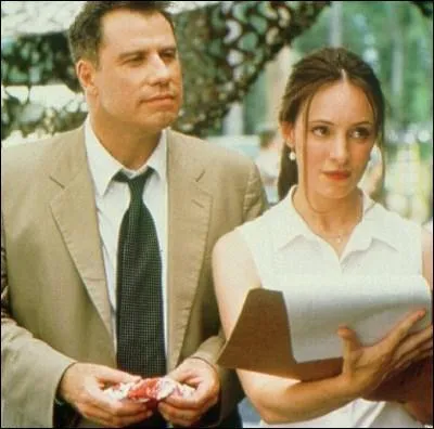 Dans quel film est-il un enquteur de l'arme charg, avec son ancienne amante incarne par Madeleine Stowe, d'lucider le meurtre de la fille d'un gnral ?