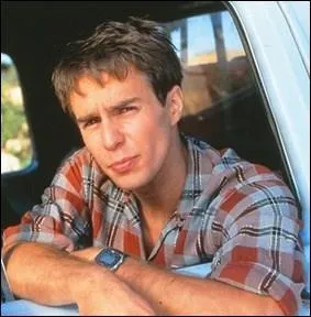 Dans quel film est-il un tondeur de pelouses suspect de pdophilie aprs qu'il se soit pris d'amiti pour une fillette de 10 ans ?