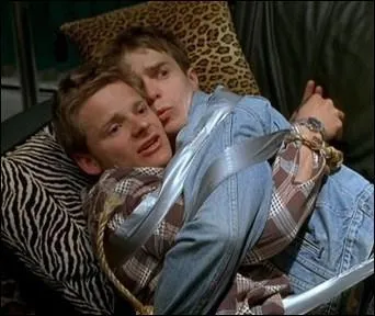 Dans quel film Steve Zahn et lui interptent-ils les deux plus mauvais chanteurs de toute la ville de Providence, qui se retrouvent mls  la mafia suite  un quiproquo ?