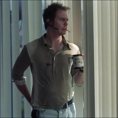 Dans quel film de Ridley Scott est-il le complice de Nicolas Cage, un escroc maniaque et tourment ?