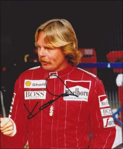 Il a particip  plus de 110 Grands Prix ... .