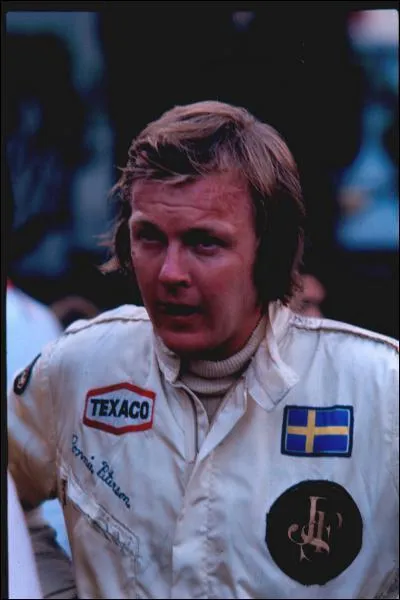 Il a particip  plus de 120 Grands Prix ... .