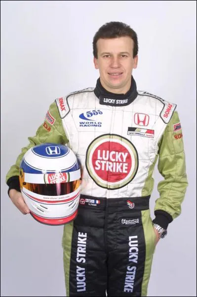 Il a particip  plus de 150 Grands Prix ... .