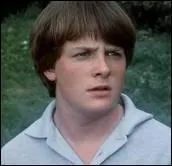 Dans quel film est-il un adolescent effac qui s'crase devant une bande de jeunes extrmistes qui rendent la vie impossible  l'un de leurs professeurs ?