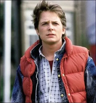 Dans ce film, le plus connu de sa filmographie, il est Marty McFly, un jeune ado dont le meilleur ami est un vieux savant fou qui a dcouvert comment voyager dans le temps  l'aide d'une DeLorean :