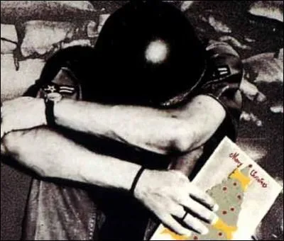 A quel documentaire, dans lequel des acteurs connus lisent les lettres envoyes  leurs familles par des soldats amricains, prte-t-il sa voix ?