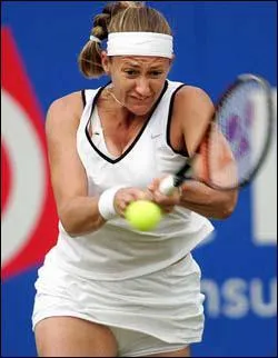 Joueuse de tennis de calibre mondial, jouant pour la France, elle est ne  Montral