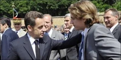 L'abus de pouvoir qui s'exerce en faveur de ses proches, c'est...