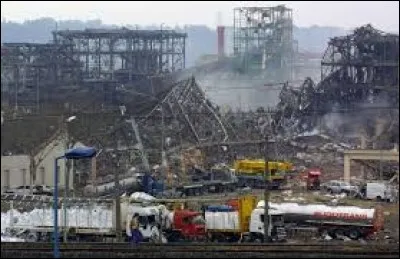 21 septembre 2001, l'explosion de l'usine AZF secoue la ville de Toulouse. Quelle est la cause de la catastrophe ?