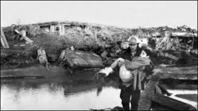 2 décembre 1959, le barrage de Malpasset cède et une vague de 40 mètres de haut déferle. Dans quelle grande ville finira-t-elle sa course ?