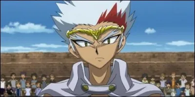 Dans "Beyblade, Metal Fusion", comment s'appelle le blader qui possède 'L-Drago' ?