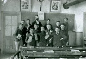 En quelle anne l'cole devient-elle obligatoire jusqu' 14 ans ?