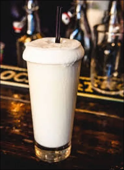 Quel est l'ingrédient indispensable du ''gin-fizz'' (à part le gin bien sûr) ?