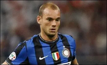 Qui est ce joueur hollandais voluant  l'Inter de Milan ?