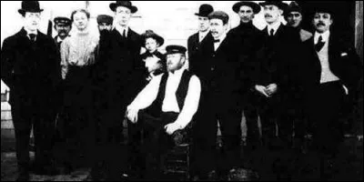 En quelle année fut émise la première émission de radio ?