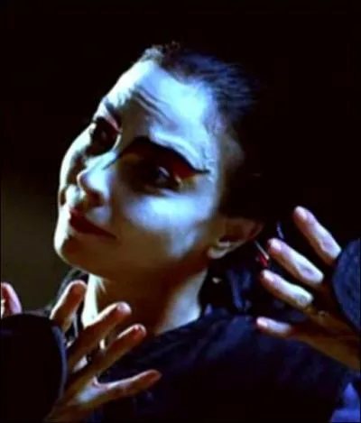 Dans quel film qui rend hommage au cinma d'horreur, incarne-t-elle la bien-nomme Mary Shelley qui accueille une bande d'ados sur une le dserte sur laquelle rde un dangereux psychopathe ?