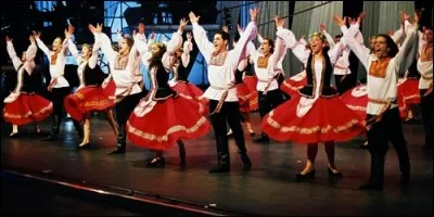 Dans quel pays danse-t-on la Hora ?