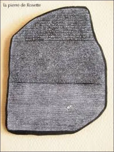 En 1822, la ''pierre de Rosette'' permit à Jean-François Champollion de déchiffrer les hiéroglyphes. Quel langage ne figure pas sur cette pierre ?