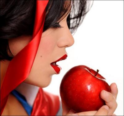 Qui est cette princesse qui croque dans une pomme empoisonnée ?
