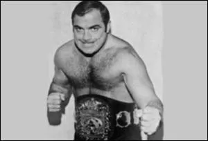 Le 28 mai 2009, John Tolos dcde d'une insuffisance rnale. Il a 78 ans. Quel titre de la WWWF a-t-il dtenu ?