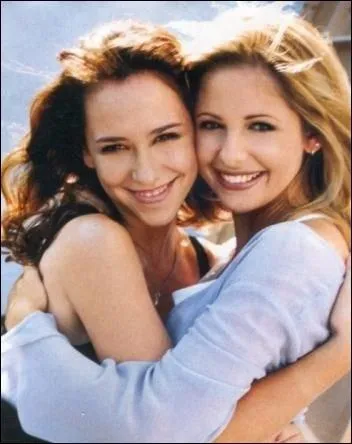 Dans quel film est-elle Helen Shivers, une reine de beaut harcele par un dangereux maniaque dans une toute petite station balnaire ?