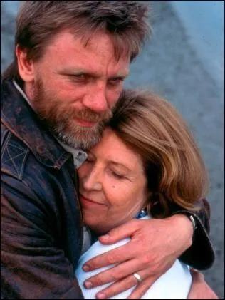 Dans quel film sduit-il malgr lui une femme d'ge mr, qui se trouve tre la mre de sa conjointe ?