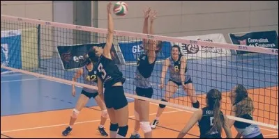 A quelle hauteur s'élève un filet de volley-ball ?