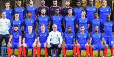 Combien y a-t-il de joueurs dans une équipe de football ?