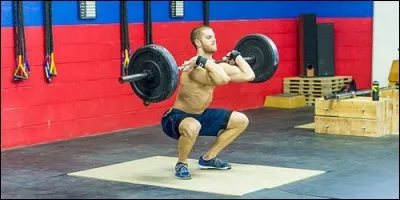 L'haltérophile qui fait un épaulé-jeté soulève sa charge en :