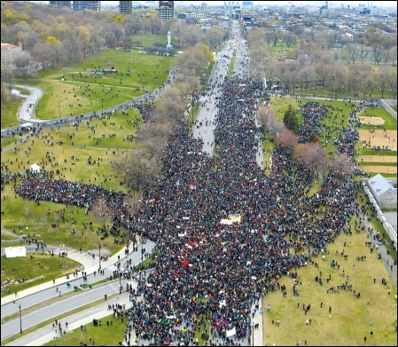 Le 22 avril 2012, une manif dans les rues de Montréal réunit autant de monde peut-être plus que le mois précédent. Son thème ?