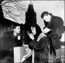 Pendant qu'ils se rendent  Qubec pour demander un meilleur accs aux tudes, que font les tudiants ?