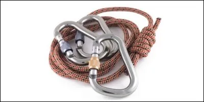 Où coulisse la corde de l'alpiniste ?