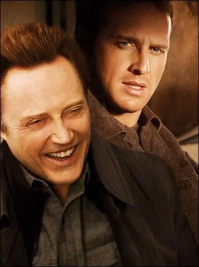 Dans quelle comdie tente-t-il de renouer contact avec Josh Lucas, qui interprte son fils ?