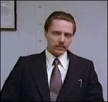 Dans quel film joue-t-il en compagnie de Roy Scheider qui incarne un agent de la CIA traumatis par la mort de son pouse et qui rencontre une dangereuse jeune femme aux instincts meurtriers ?