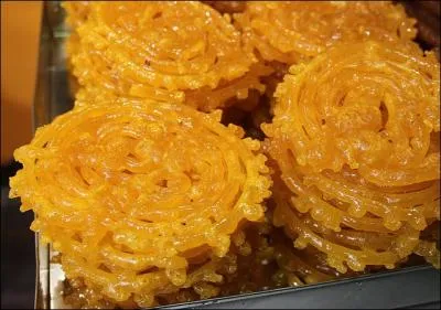 De quoi est compose la zlabia (ou zelabia), spcialit orientale ?