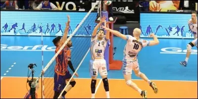 Combien de joueurs se compose une équipe de volley-ball ?