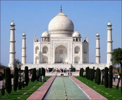 Le Taj Mahal (Agra) est...