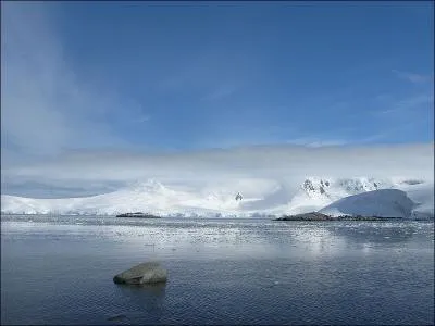 L'le Anvers est une le situe au large de la cte ouest de la pninsule Antarctique
