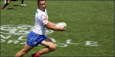 Au rugby, on a le droit de passer le ballon en avant à la main.
