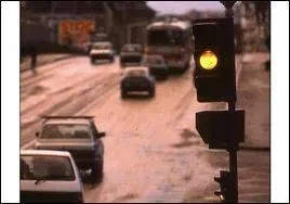On a toujours le droit de passer au feu orange.