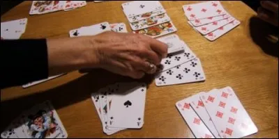 Au rami, si on fait un brelan, combien de cartes de même valeur étalez-vous sur la table ?