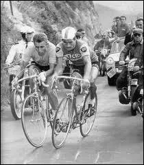En juillet, jacques Anquetil remporte son 5 ime Tour de france . Dans quelle monte eut lieu son duel pique avec Raymond Poulidor ?