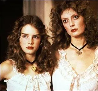 Dans quelle film est-elle la fille de Susan Sarandon, qui grandit dans un bordel et dont la virginit est vendue aux enchres ?