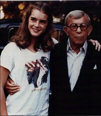 Dans quel film de Leonard Stern fait-elle quipe avec un vieux monsieur incarn par George Burns ?