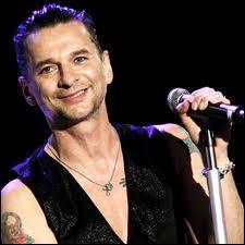 Qui est le chanteur du groupe britannique 'Depeche Mode' form en 1979 et toujours prsent sur la scne internationale ?