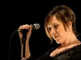 Qui est la chanteuse du groupe belge 'Vaya Con Dios' form en 1986 ?