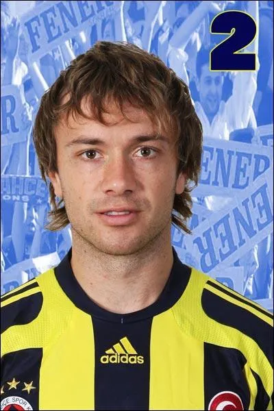 Comment s'appelle ce dfenseur de Fenerbahe ?