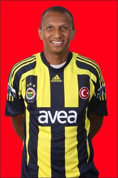 Comment s'appelle ce milieu de Fenerbahe ?