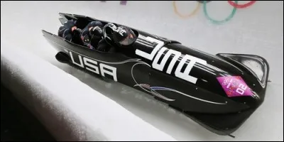 En bobsleigh, où se trouve le pilote ?