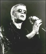 Trouvez le nom de ce chanteur rock :